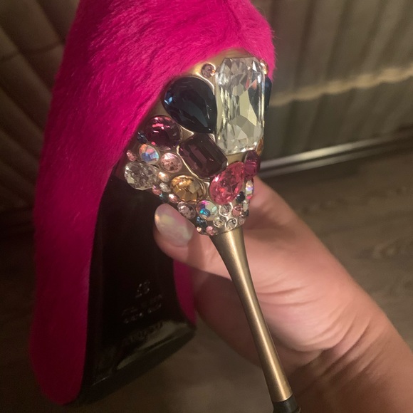 Designer pumps - Picture 2 of 6